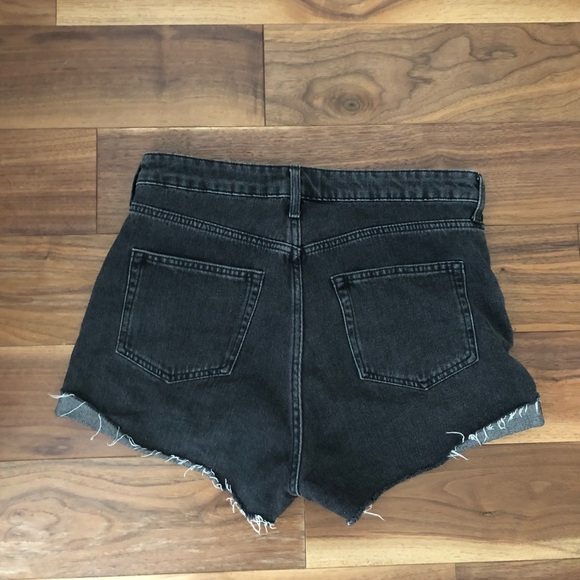 H&M high waisted denim shorts - Picture 4 of 4